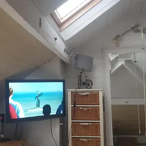 Le Attic , Fridge Tv Microwave, Homestay